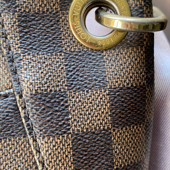 Louis Vuitton Crossbody - Picture 3 of 15